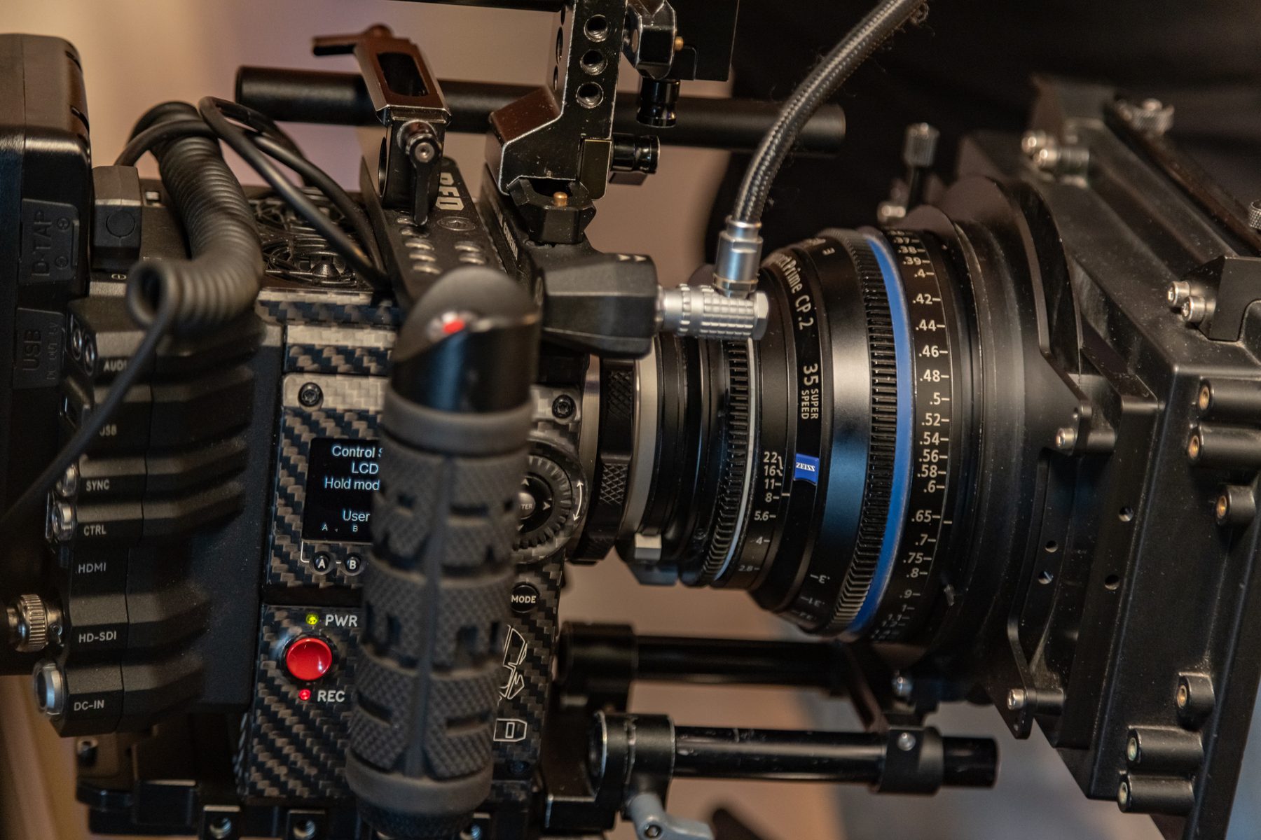 RED Cinema Kamera mit Cine Optik im Einsatz beim LunaSol Schnarchschiene Werbespot in Heusweiler